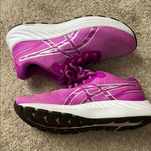 Women’s ASICS Tennis Shoes Purple Size 7.5
Worn a few times
